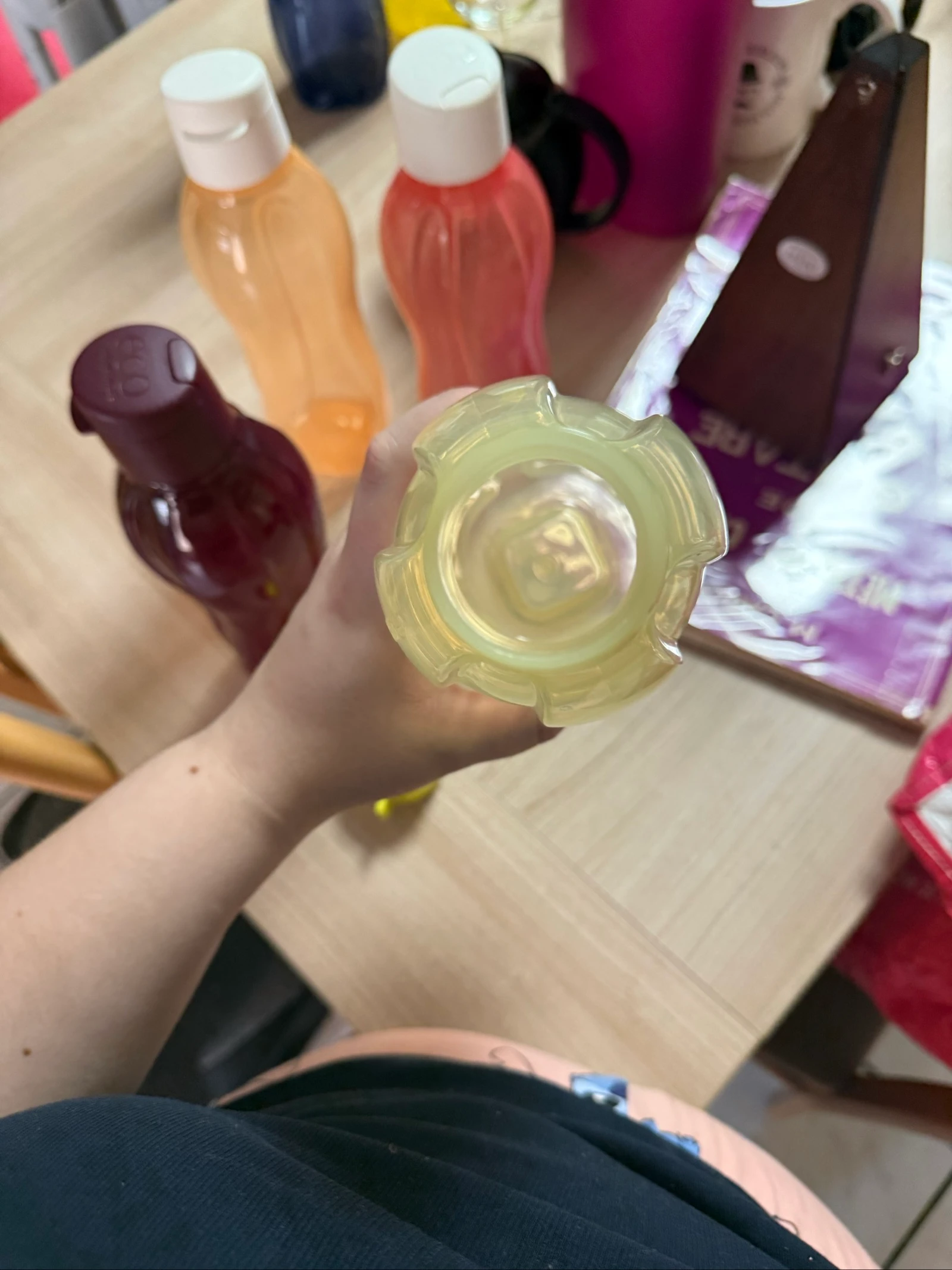 Lot 4 Tupperware 750ML bottles – photo 5